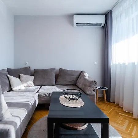 Apartmán Cosy 1bd Flat With A Lovely Balcony *