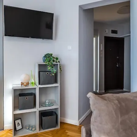 Cosy 1bd Flat With A Lovely Balcony *