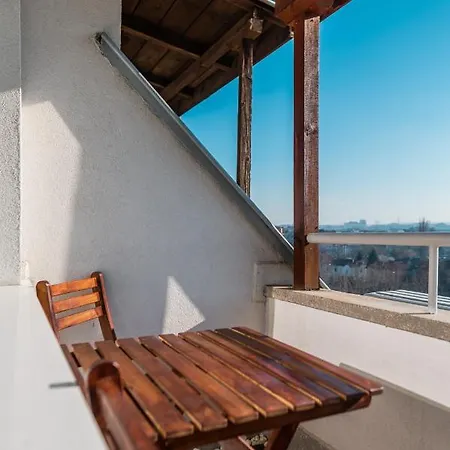 Cosy 1bd Flat With A Lovely Balcony Апартамент София