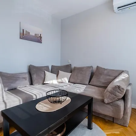 Cosy 1bd Flat With A Lovely Balcony * София